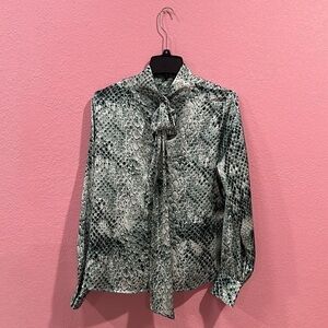 Worthington Women’s Green Bow Tie Neck Long Sleeves animal print Blouse Size M